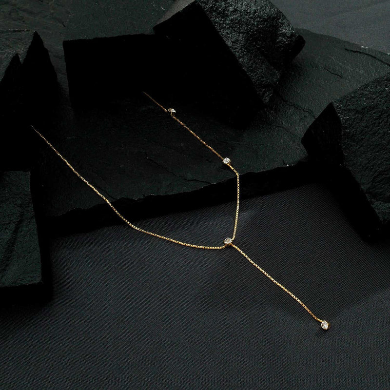 Colar Dourado Gravatinha com Pontos de Luz em Zircônia